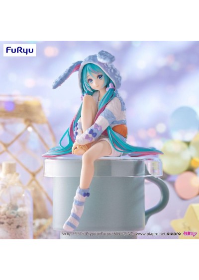 FIGURINE HATSUNE MIKU PYJAMA OREILLES DE LAPIN RECOUVRE-NOUILLES 5 POUCES PAR FURYU  (NEUF)